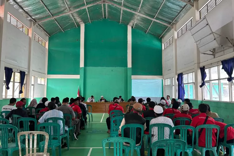 Pemerintah Desa Tanjungsari, Kecamatan Sukaluyu, melaksanakan kegiatan Musdes perubahan di aula desa. Sumber : PEMDES TANJUNGSARI