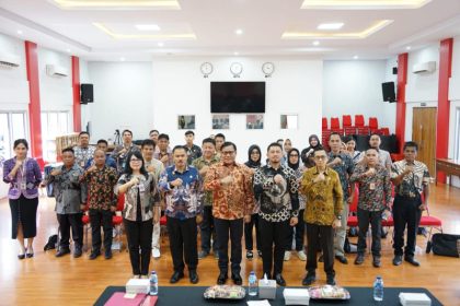 Foto bersama kegiatan pelatihan Desa Sadar Hukum. Sumber: pemdes Dolouo Dua.