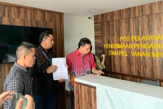 Proses pembuatan laporan kasus jual beli lahan oleh Kepala Desa Torobullu. Sumber:tribuntipikor.com