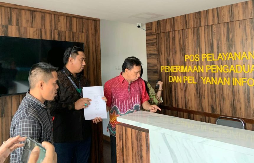 Proses pembuatan laporan kasus jual beli lahan oleh Kepala Desa Torobullu. Sumber:tribuntipikor.com