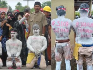 Warga saat melakukan aksi penyampaian aspirasi di Kantor Desa Lampuara. Sumber: Belopainfo.co