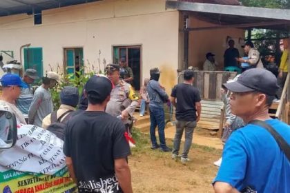 Mediasi petani di Desa Molino dengan PT Penta Dharma Karsa (PDK). Sumber: Banggaipost.com