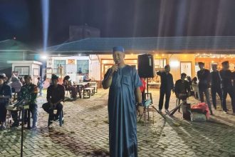 Kegiatan pawai obor di Desa Malinau. Sumber: RRI.co.id