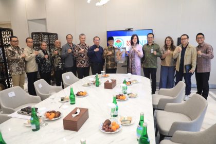 Jajaran pimpinan Kementerian Desa PDT dan BNI berfoto bersama seusai audiensi dan kerja sama. Sumber: Humas Kemendesa.