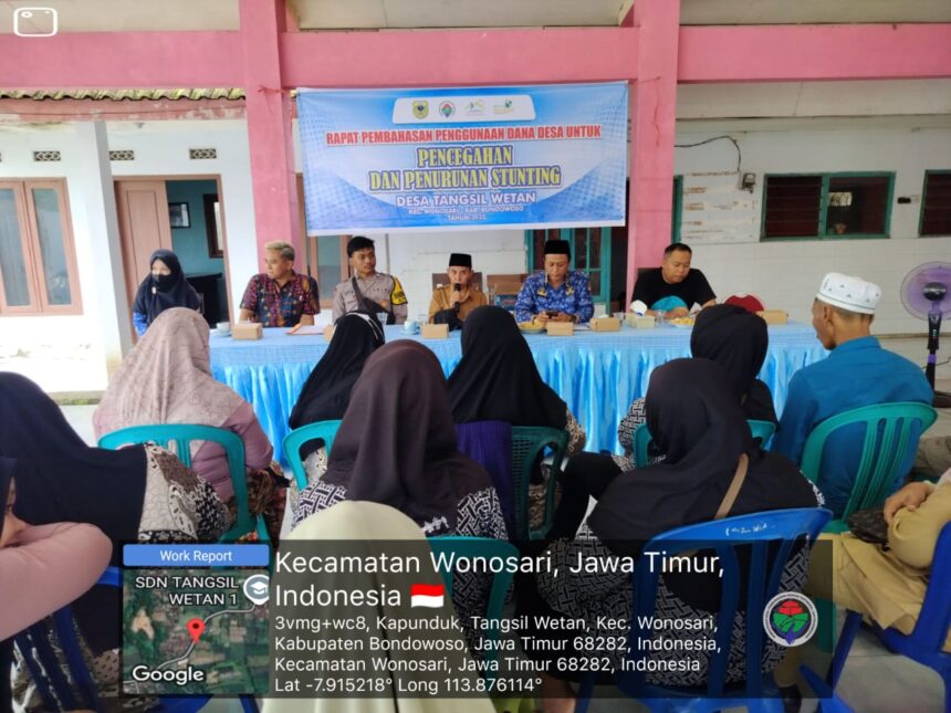 Rapat Pembahasan Penggunaan Dana Desa di Desa Tangsil Wetan, Kecamatan Wonosari, Kabupaten Bondowoso. Sumber: dokumementasi penulis.