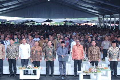 Yandri Susanto memimpin pembacaan Deklarasi Boyolali, di Desa Butuh, Kecamatan Mojosongo, Kabupaten Boyolali, Provinsi Jawa Tengah, Kamis (15/1/2026). Sumber: Humas Kemendes PDT