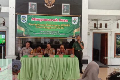 Suasana musyawarah di Desa Lumpangkuwik, Kabupaten Nganjuk. Sumber: dokumentasi penulis.